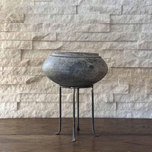 Clay Pot w/ stand no.2